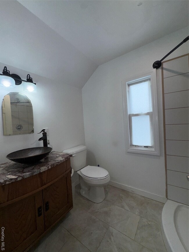 Building Photo - 97 Pine St