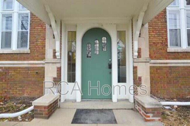 Building Photo - 2527 Shelby St