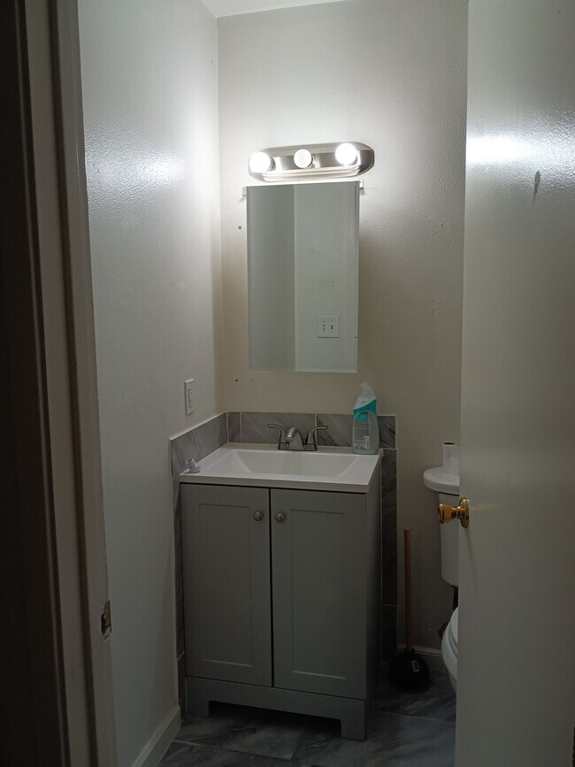 Building Photo - 4533 Greenholme Dr