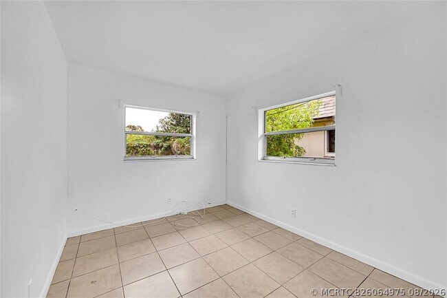Building Photo - 1218 NW 6th Ave