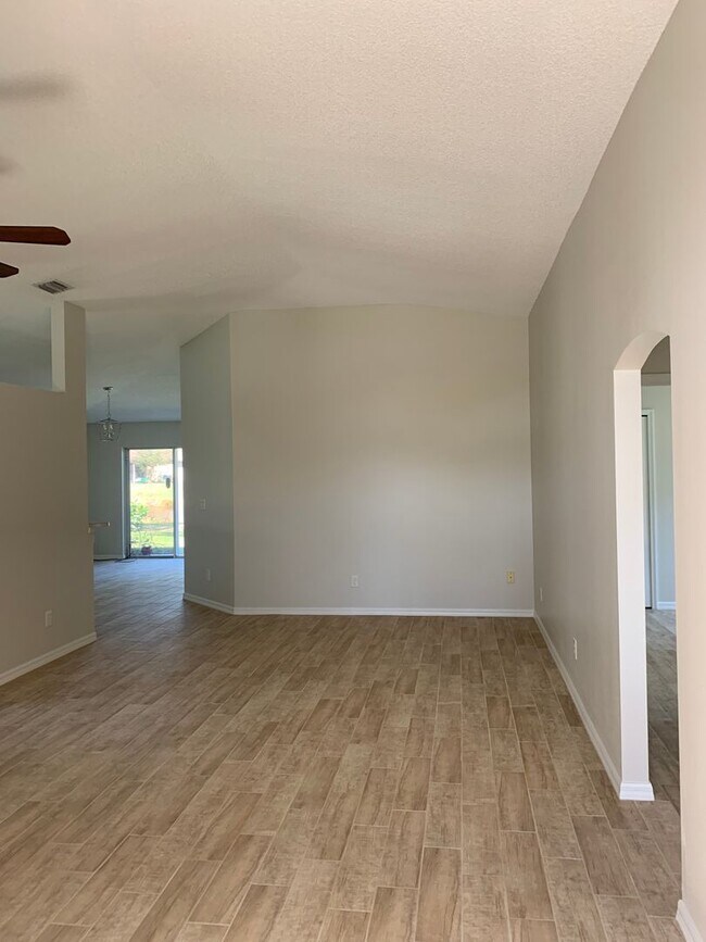 Building Photo - Beautiful 3 Bedroom, 2 Bathroom Home with Lake in Melbourne, FL!