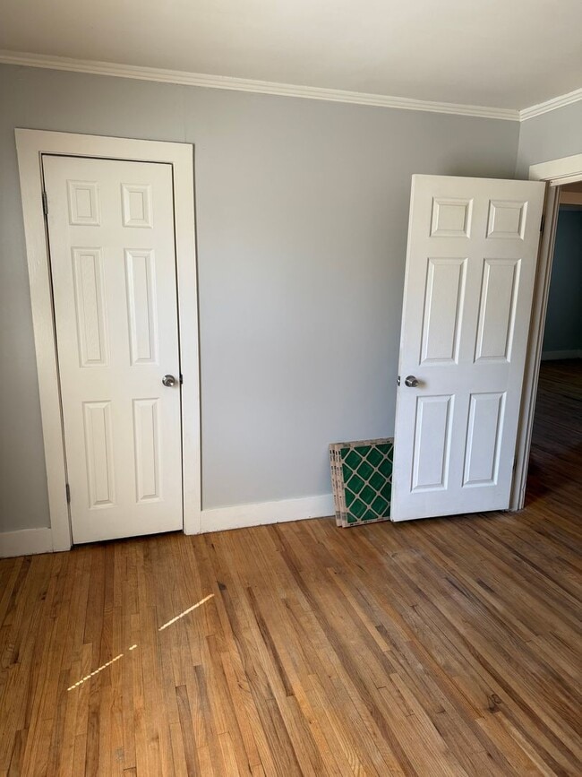 Building Photo - Adorable Cottage with detached garage Lebanon TN