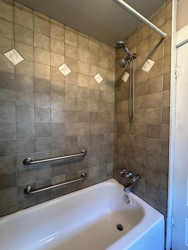 Building Photo - Charming 2 Bed / 2 Bath Home in Prime Westside Bend Location