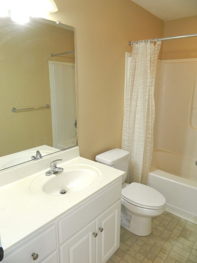 Building Photo - Townhome for Rent - 905 Bryans Way Groveto...