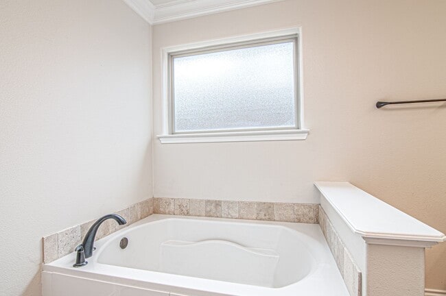 Building Photo - 6711 Boot Dr