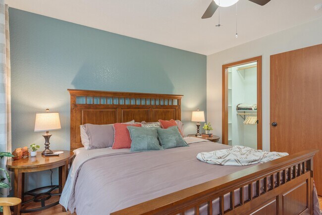 Building Photo - 2538 Mission Hills Dr