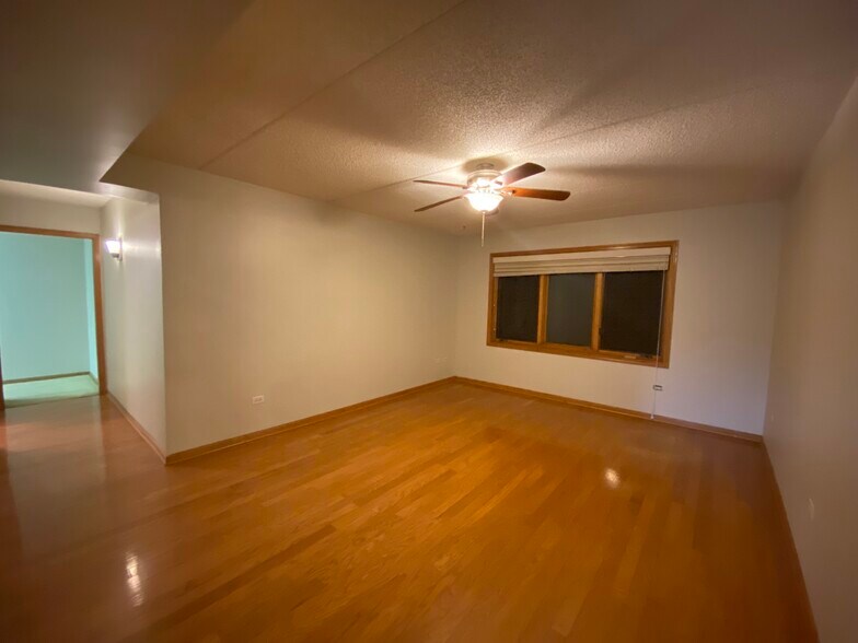 Building Photo - 6430 W Berteau Ave