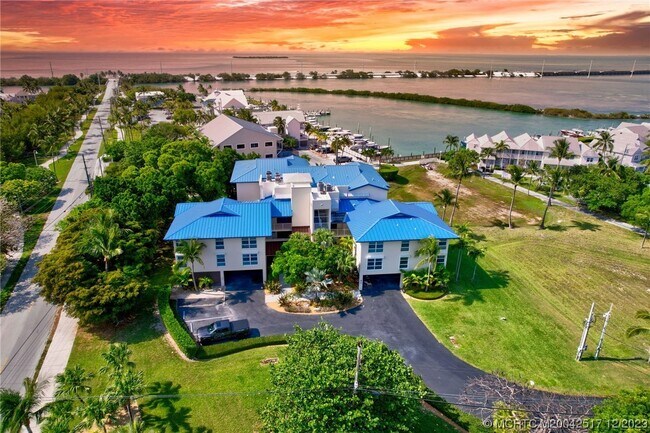 Building Photo - 8302 Marina Villa Dr