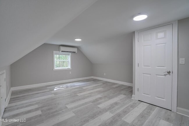 Building Photo - 1076 Lilinoe Way