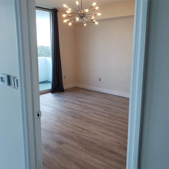 Building Photo - 7900 Harbor Island Dr