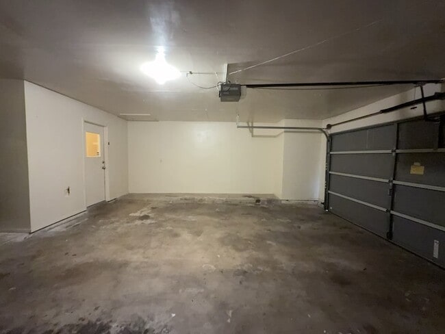 Building Photo - 5604 Ember Dr
