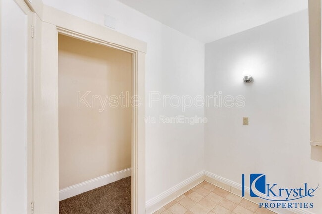 Building Photo - 517 Alhambra St