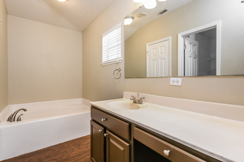 Building Photo - 448 Hammerstone Ave