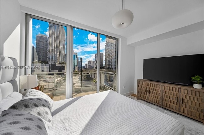 Building Photo - 92 SW 3rd St