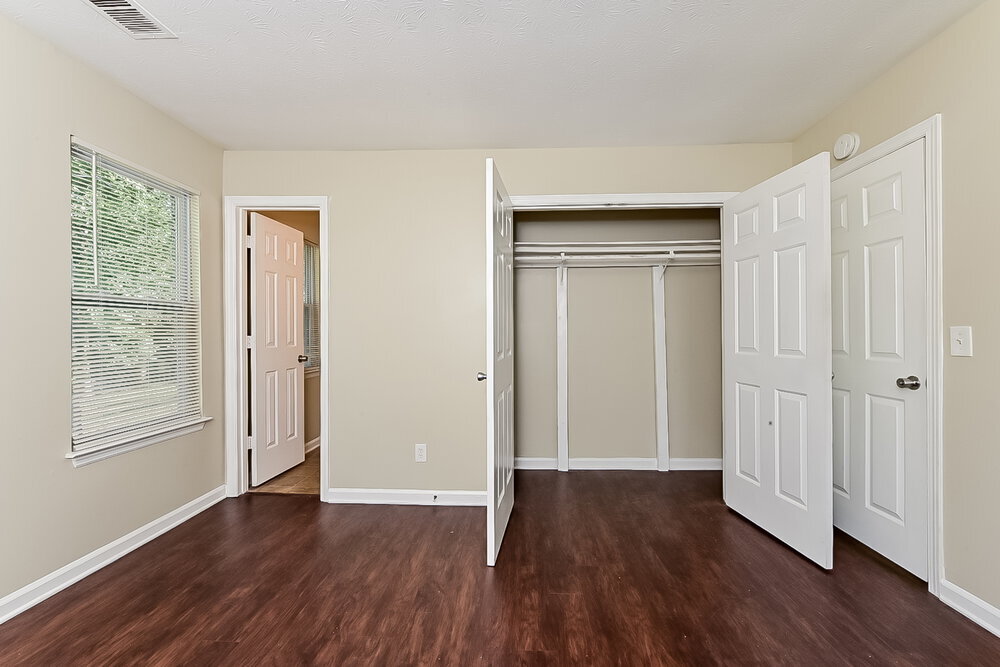 Building Photo - 3122 Chippewa Dr