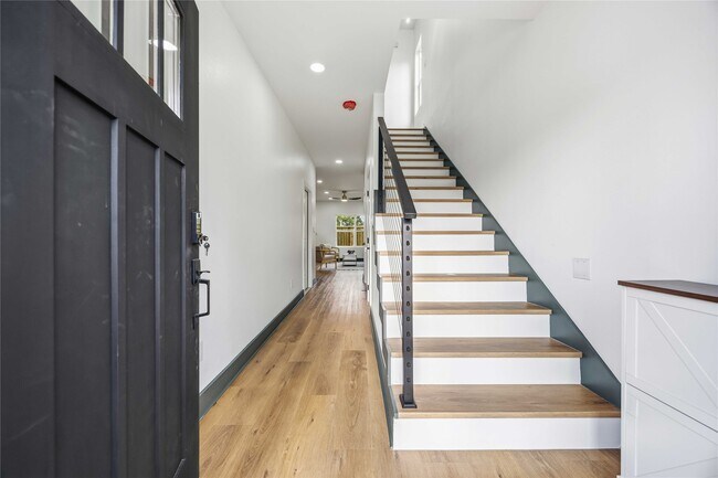 Building Photo - 7117 Springdale St