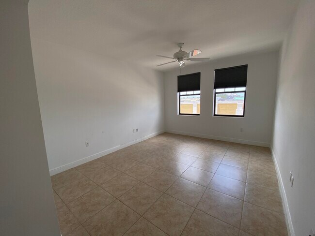 Building Photo - 511 Lucerne Ave