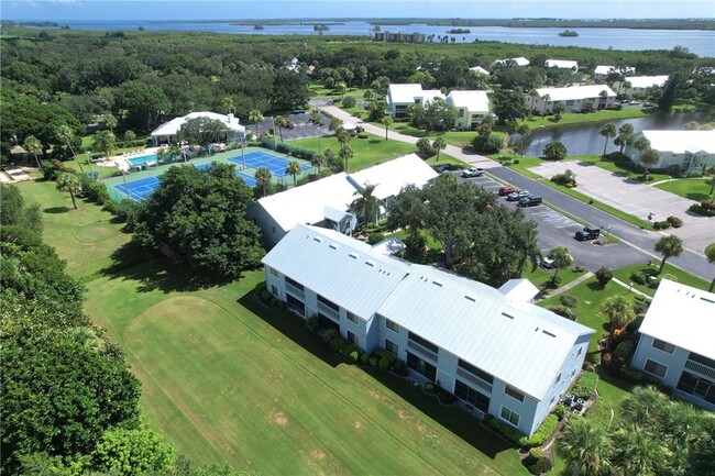 Building Photo - 9635 Riverside Dr