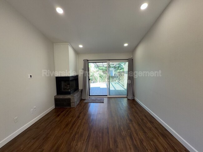 Building Photo - 9505 Arlington Ave