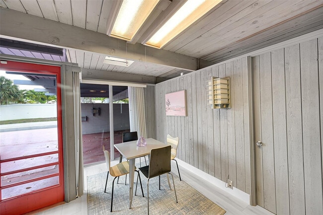 Building Photo - 234 Pine Ave