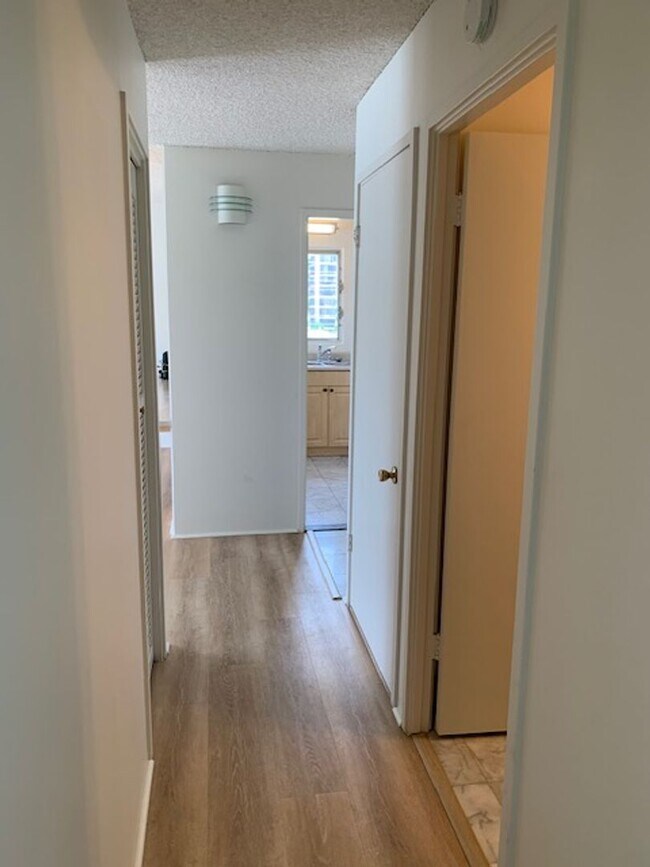 Building Photo - Lilikoi Building (Salt Lake) 1 bedroom, 1 bath Condo with 1 parking - Avail now!