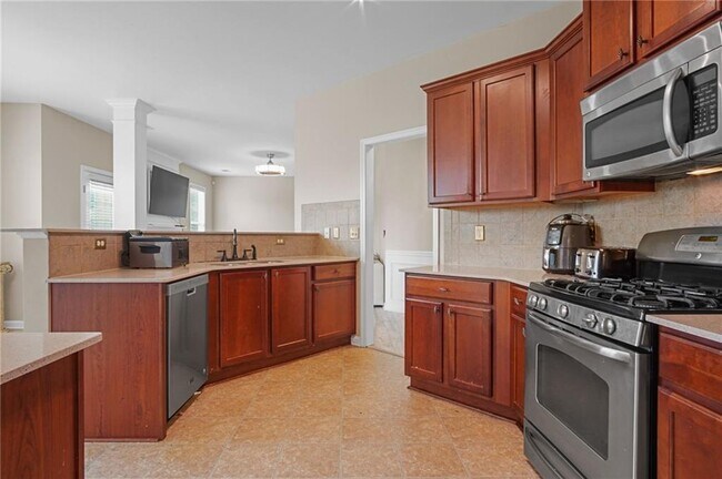 Building Photo - 735 Stillrock Dr SW