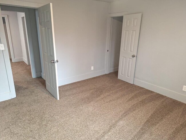Building Photo - 13225 Santa Rosa Dr