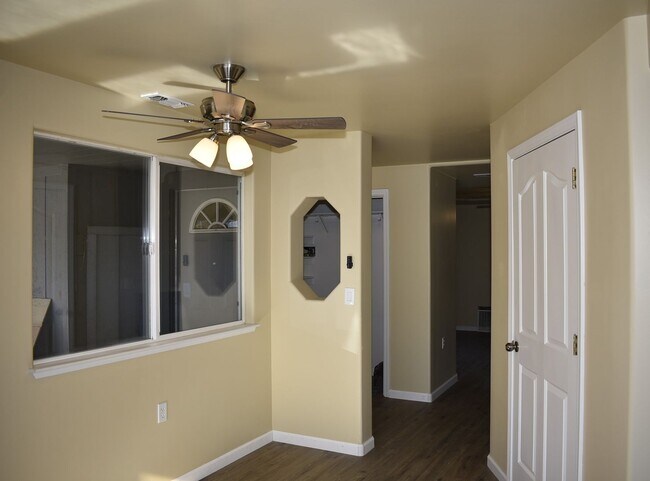 Building Photo - 182 Hillcrest Dr