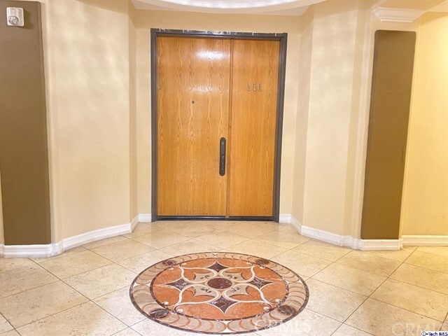 Building Photo - 414 E Valencia Ave