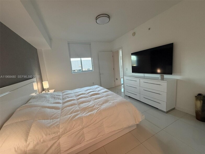 Building Photo - 7661 NW 107th Ave