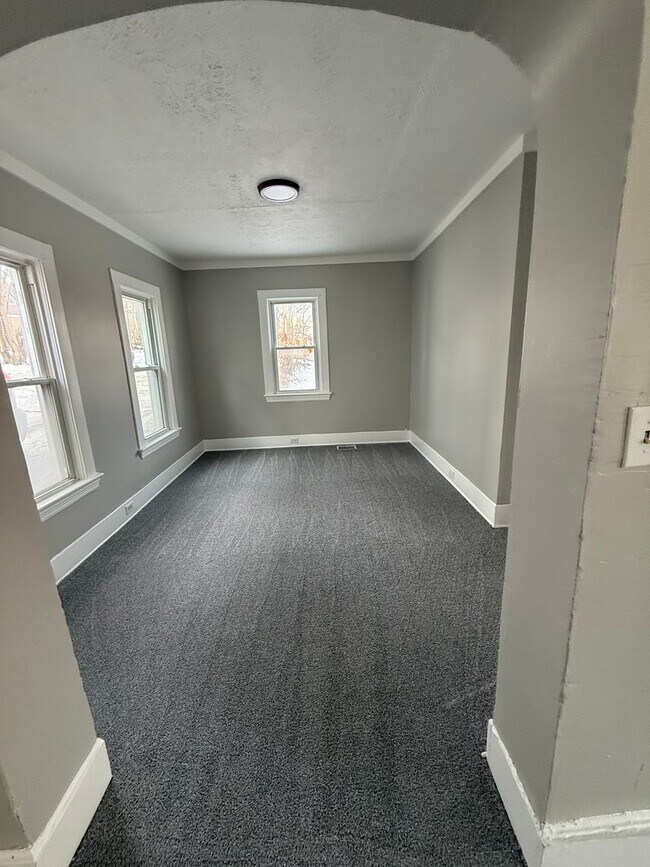 Building Photo - Cudell/West Blvd neighborhood; 4 bedroom/1 bath single family house for rent!