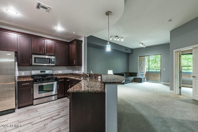 Building Photo - 945 E Playa Del Norte Dr