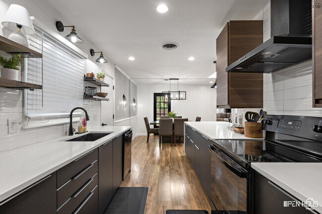 Building Photo - 4517 Wynnwood Dr