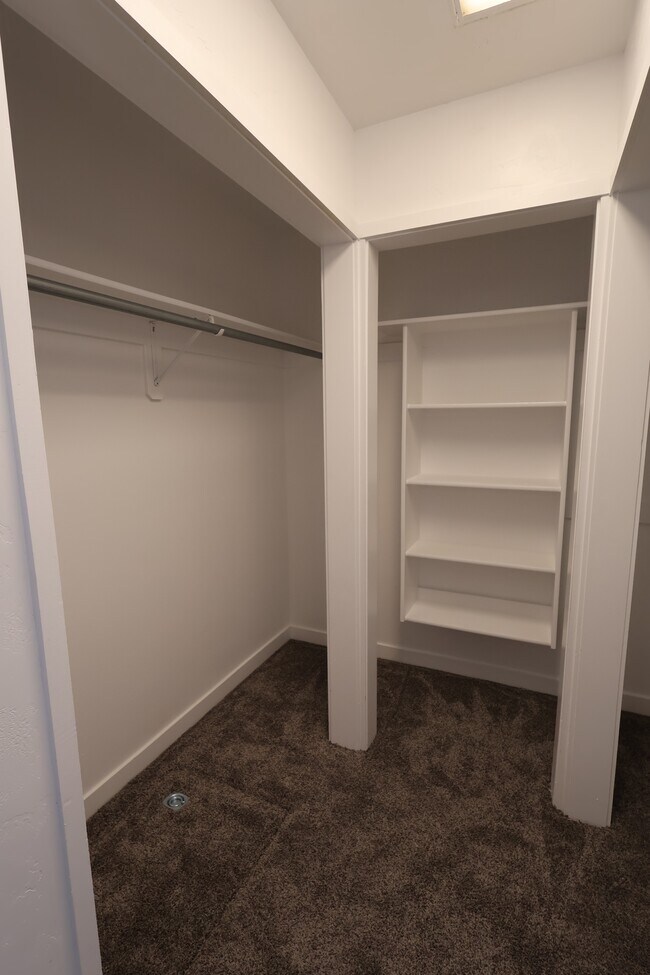 Building Photo - 380 E 700 S