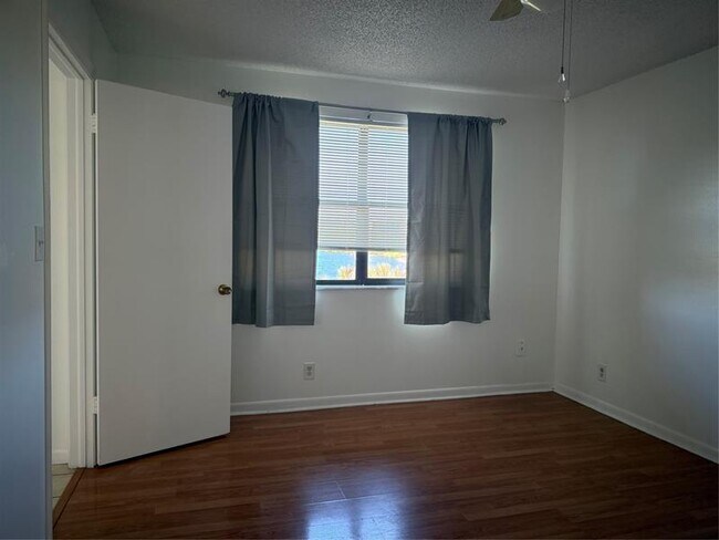 Building Photo - 10007 Winding Lake Rd