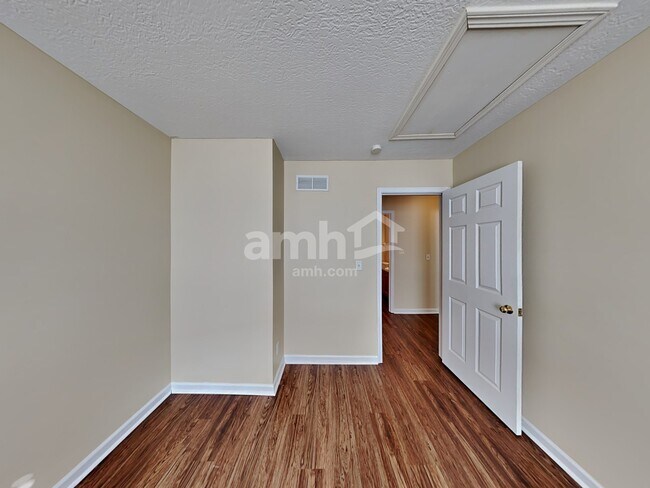 Building Photo - 900 Suntree Dr