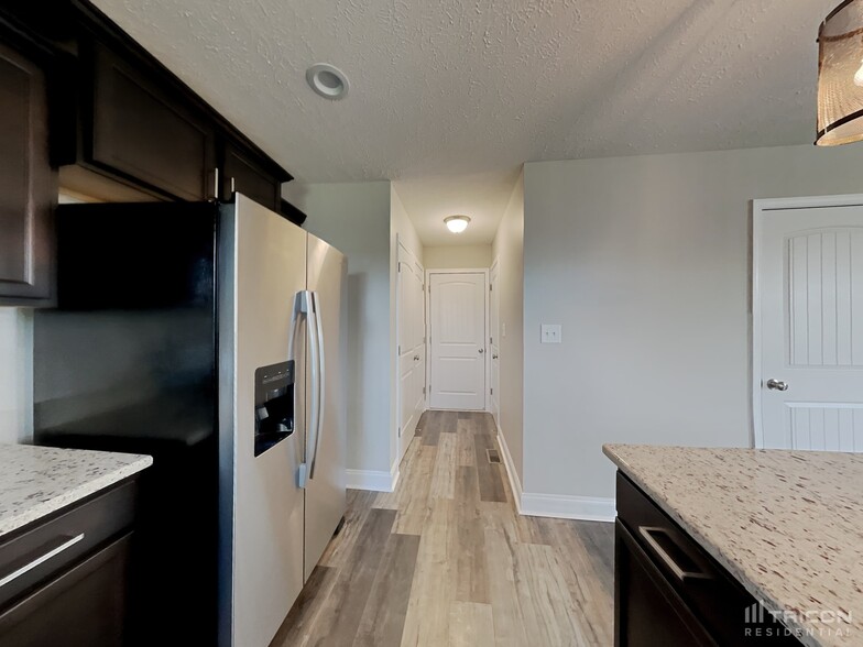 Building Photo - 152 Sambar Dr