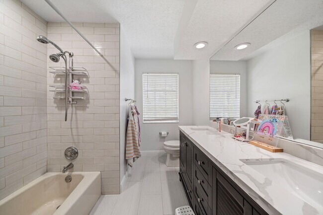 Building Photo - 864 Whippoorwill Row