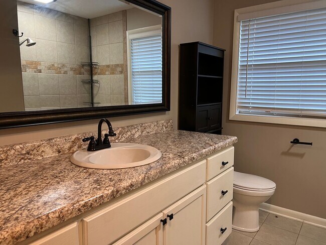 Building Photo - Gorgeous 2 bedroom 2 bath in Enterprise, AL