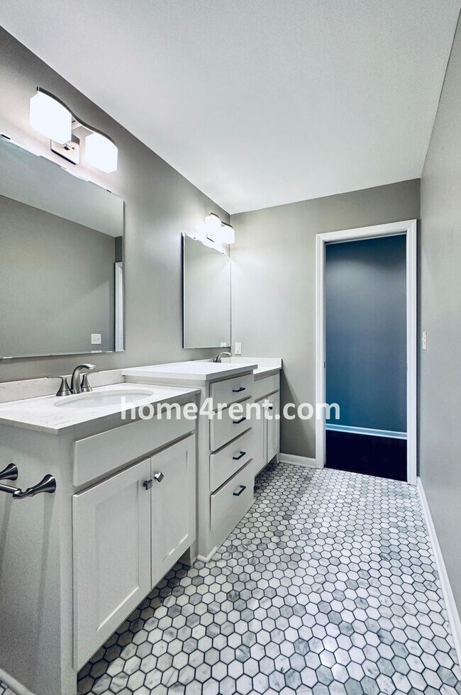Building Photo - Updated Ranch Style Home in Prairie Villag...