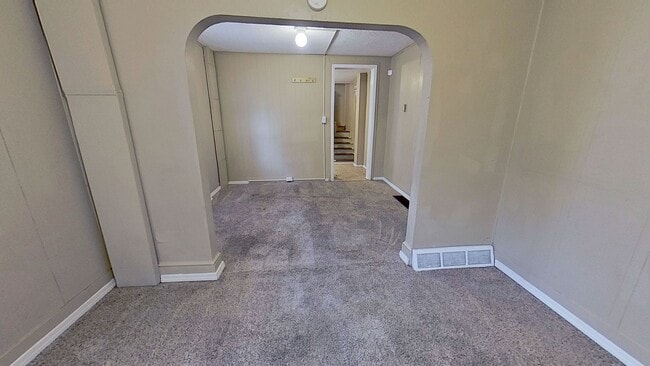 Building Photo - Comfortable 2-Bedroom Duplex