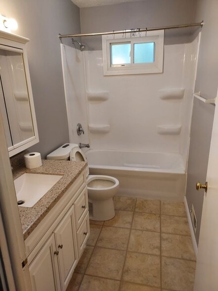 Building Photo - 267 Sunset Dr