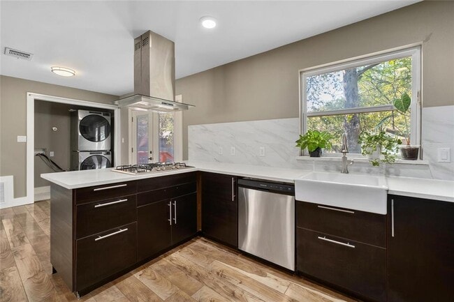 Building Photo - 1204 Eleanor St