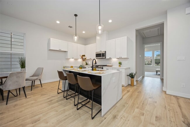 Building Photo - 6117 Campos Dr