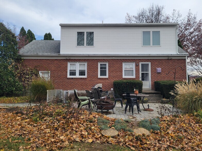 Building Photo - 4010 7th Ave