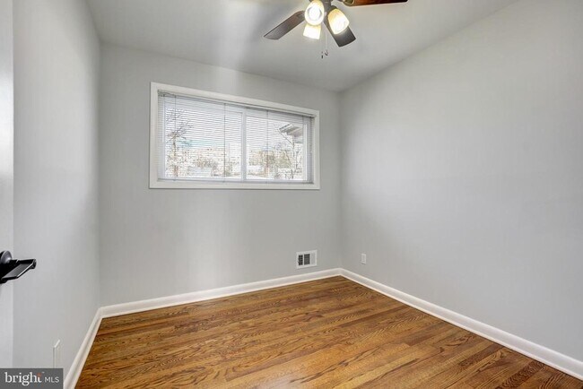 Building Photo - 1446 Roxanna Rd NW