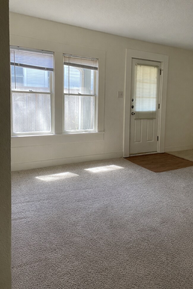 Building Photo - 4213 Avenue C