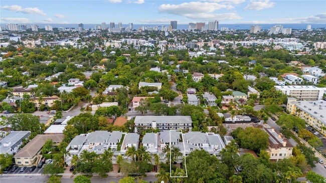 Building Photo - 218 NE 15th Ave