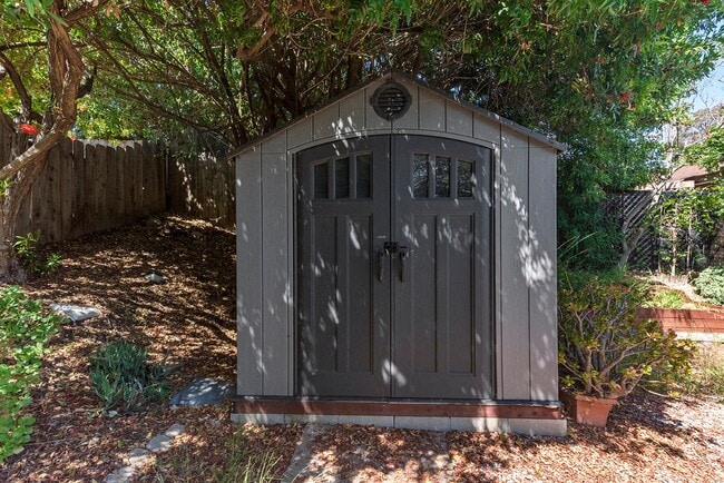 Building Photo - Charming 2BR Home in 55+ Oceanside Community with Solar & In-Unit Laundry