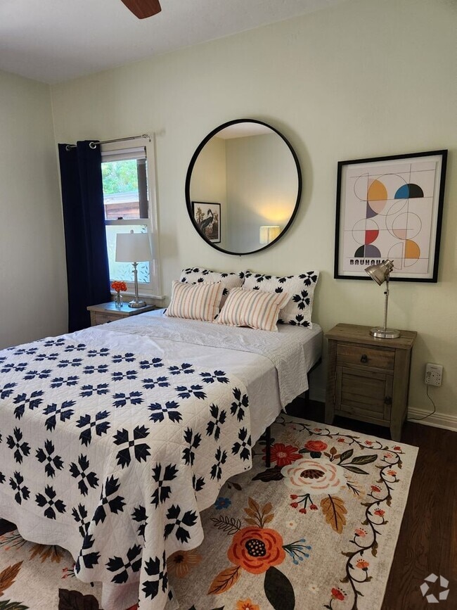 Building Photo - Furnished Room For Rent- Talmadge Dr./ Ken...